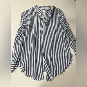 American Eagle Women’s Oversized Blue and White Striped Shirt $5 Size Small
